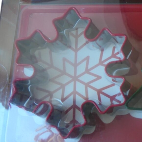 Crate and Barrel- Snow day cookie cutters set of 4-NIB - Picture 2 of 6